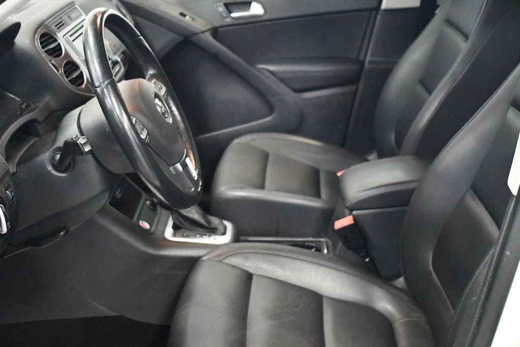 Thumbnail: 2016 Volkswagen Tiguan - 6