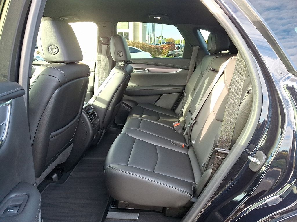 Thumbnail: 2022 Cadillac XT5 - 10