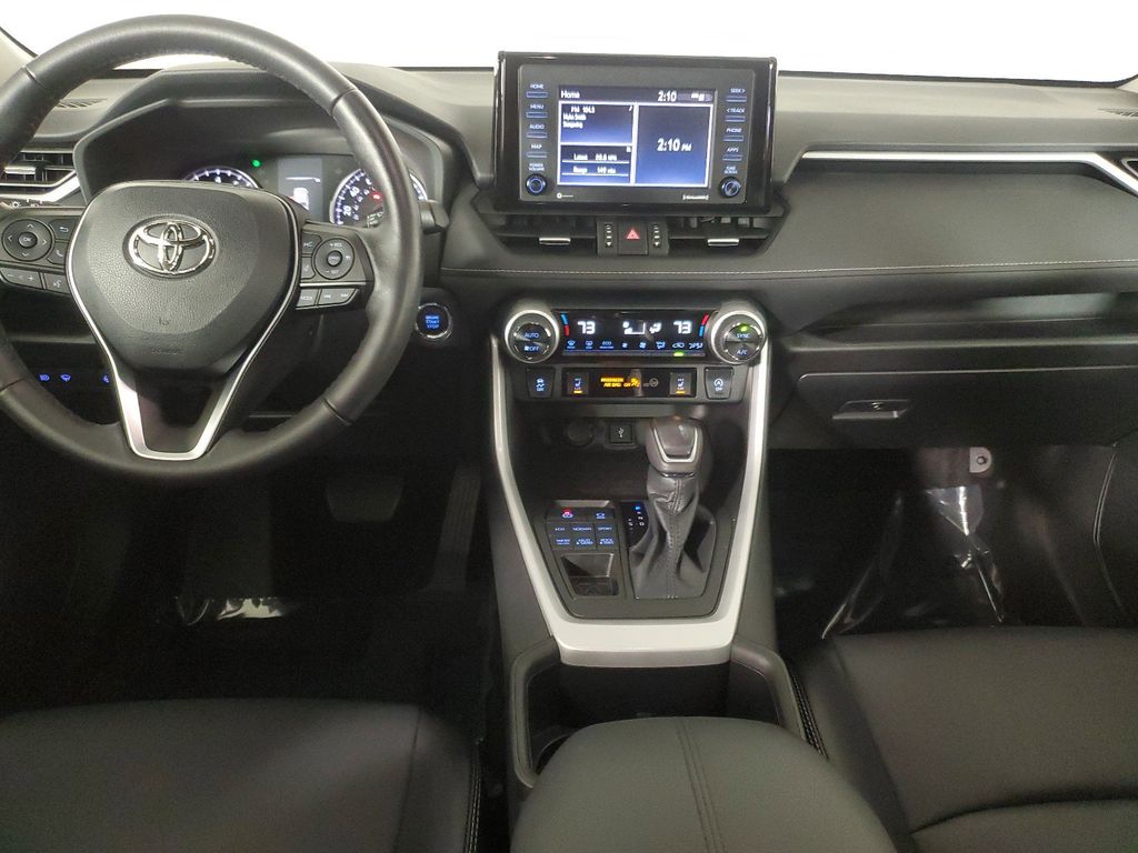 2022 Toyota RAV4 XLE Premium 19