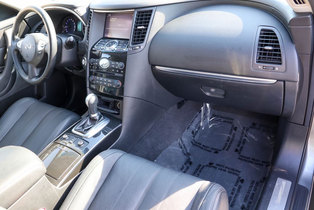 2014 INFINITI QX70 Base 37