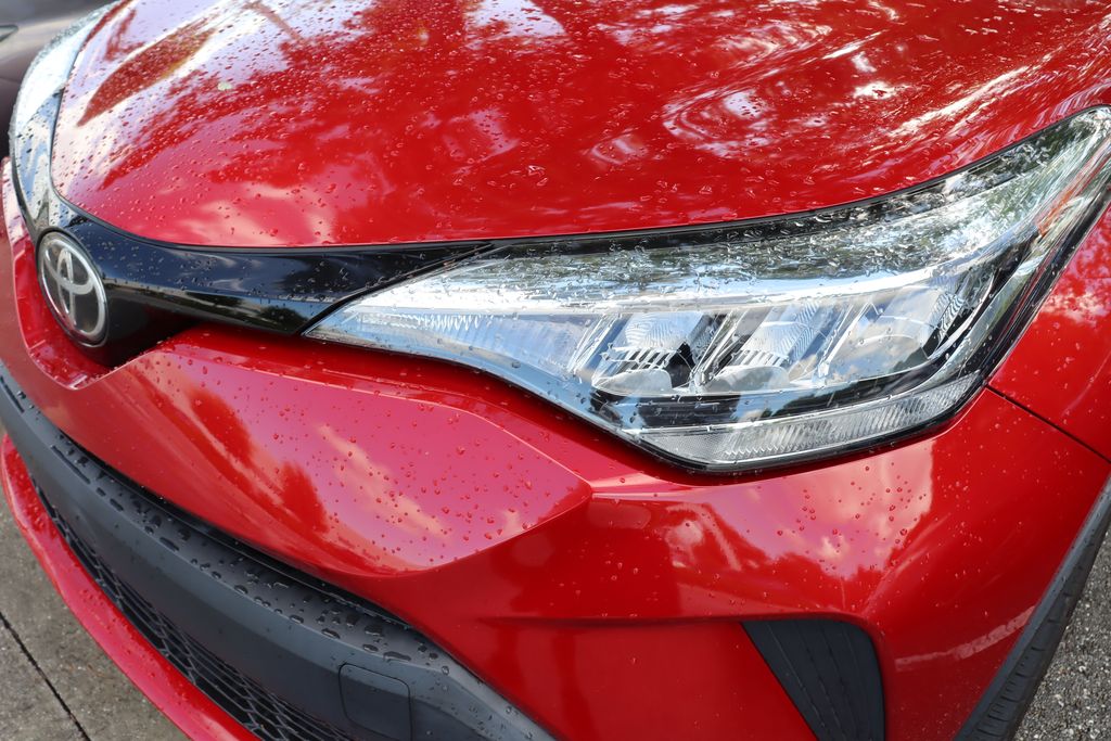 2020 Toyota C-HR XLE 3