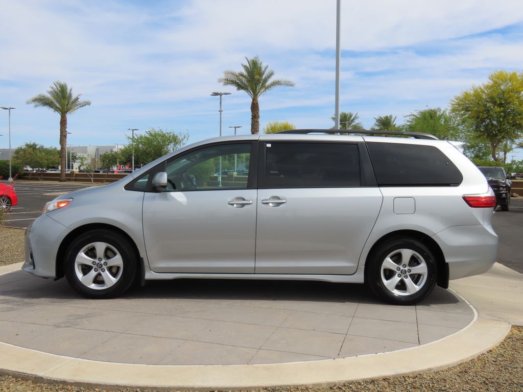 2020 Toyota Sienna LE 8