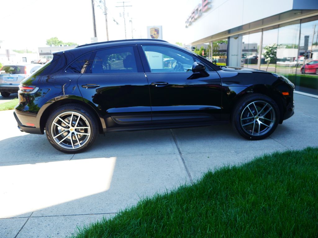 Thumbnail: 2026 Porsche Macan - 8