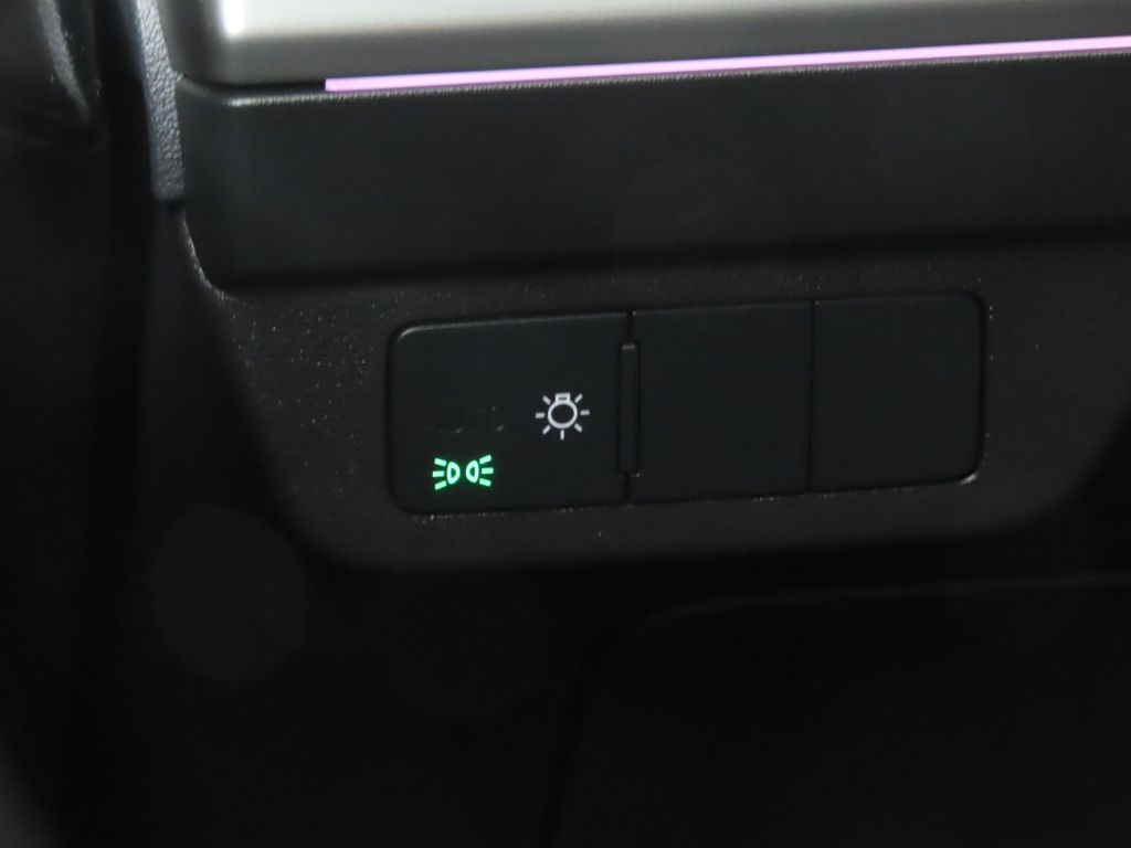 Thumbnail: 2023 Audi Q4 e-tron - 18