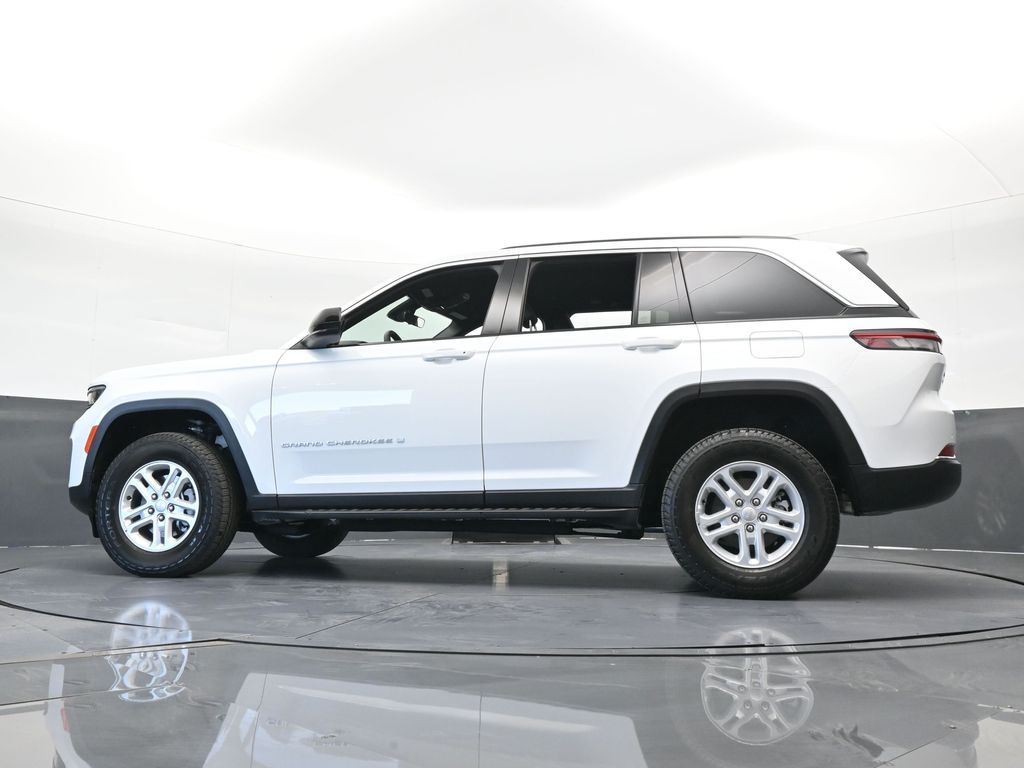 Used 2025 Bright White Clearcoat Jeep Laredo image 29