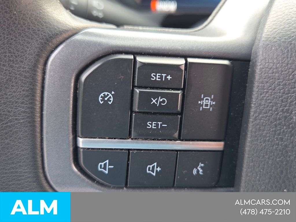 Used 2025 Silver Ford XLT image 24
