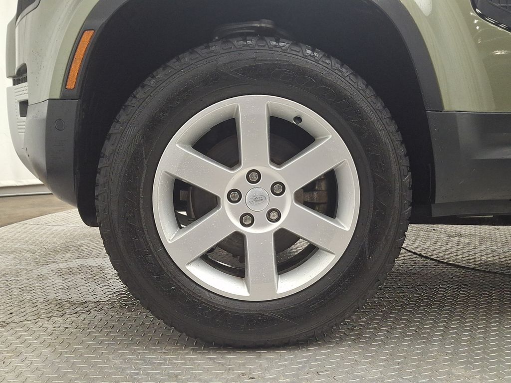 Thumbnail: 2023 Land Rover Defender - 8