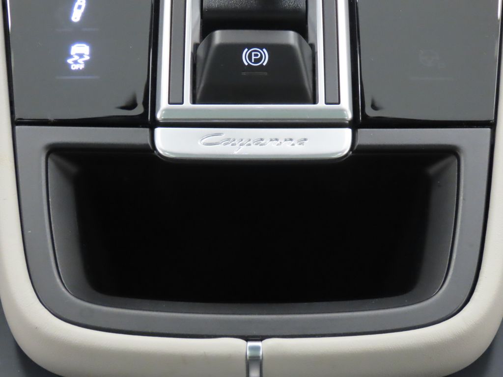 Thumbnail: 2023 Porsche  - 28