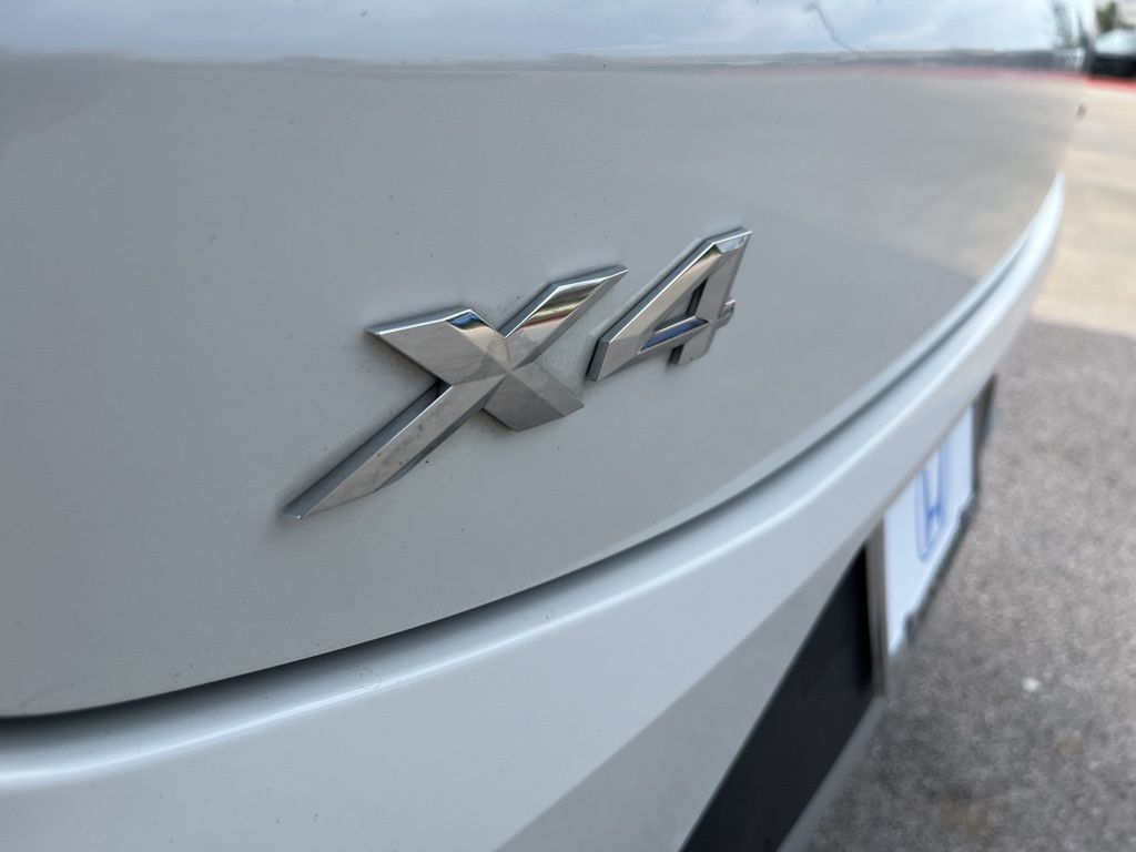 2023 BMW X4 xDrive30i 8