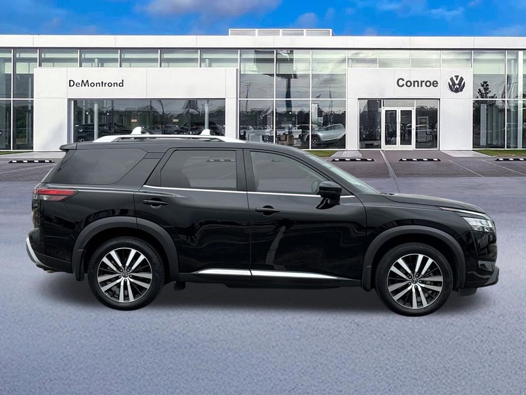 2024 Nissan Pathfinder Platinum - 3
