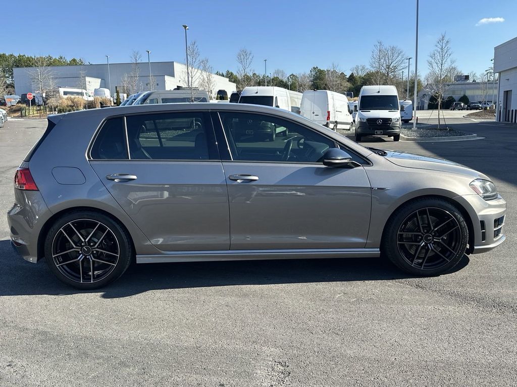 2016 Volkswagen Golf R  9