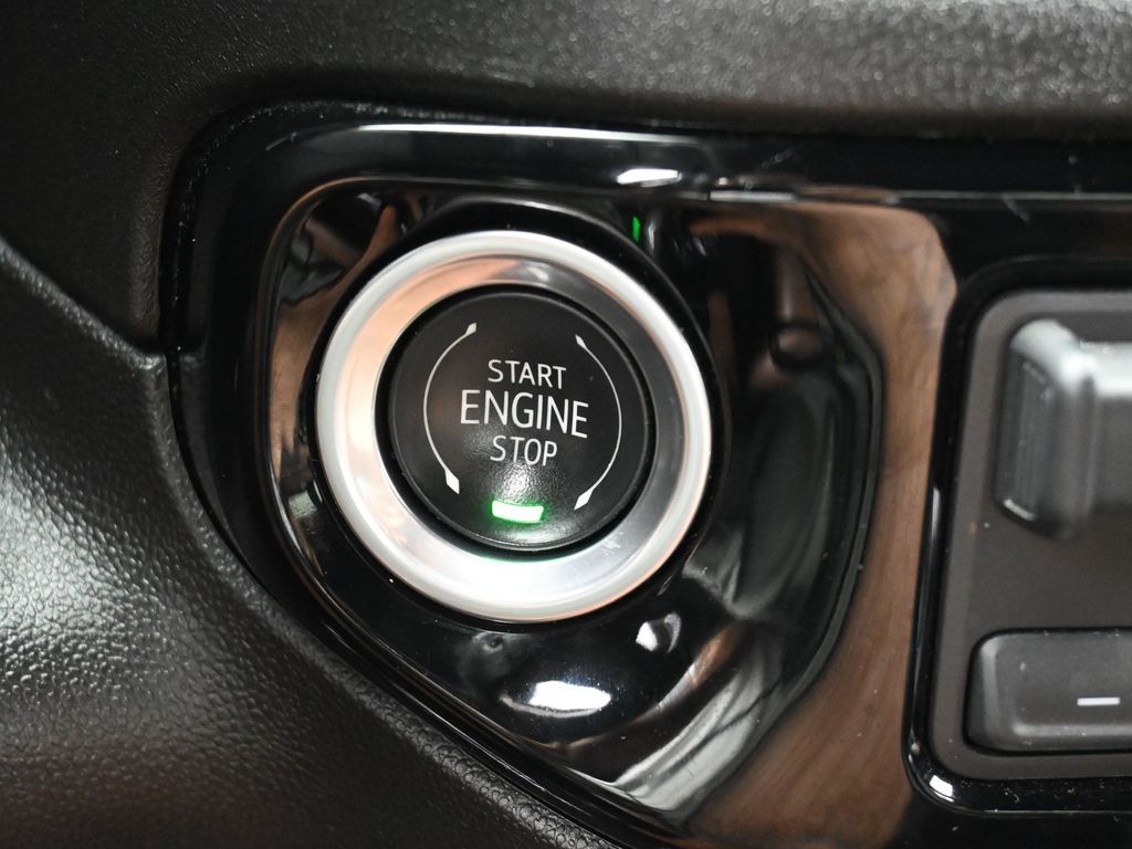 Used 2024 Iridescent Pearl Tricoat Chevrolet High Country image 37