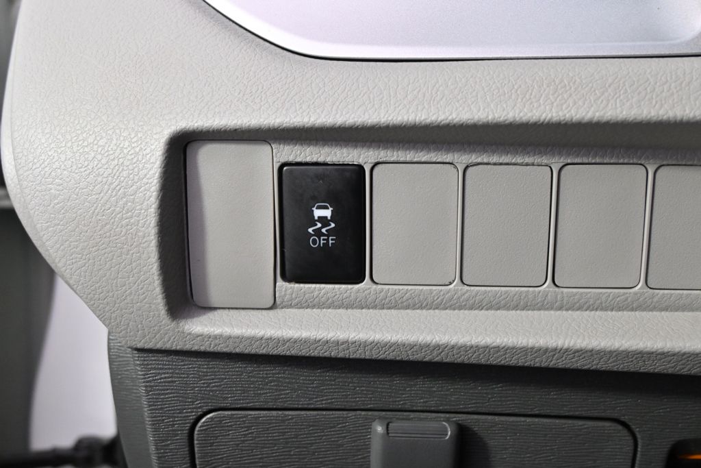 Used 2016  Toyota LE image 25