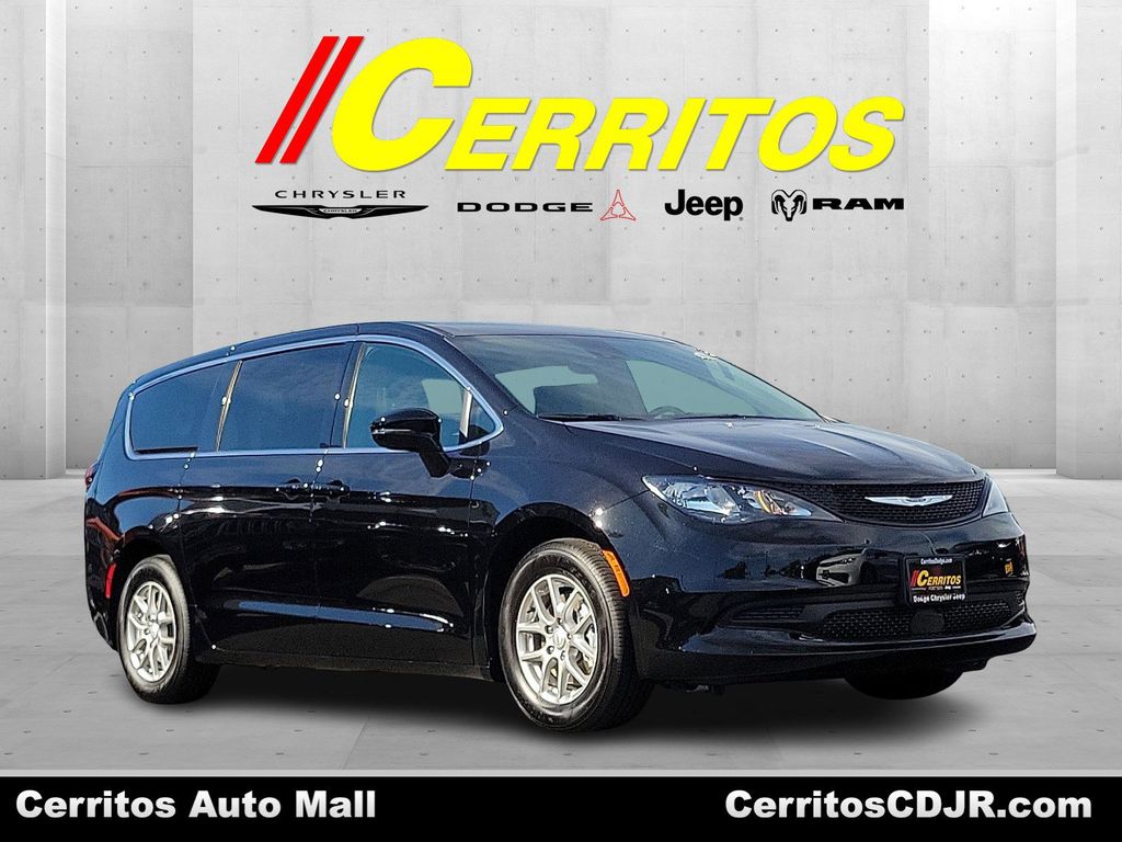 2025 Chrysler Voyager LX FWD