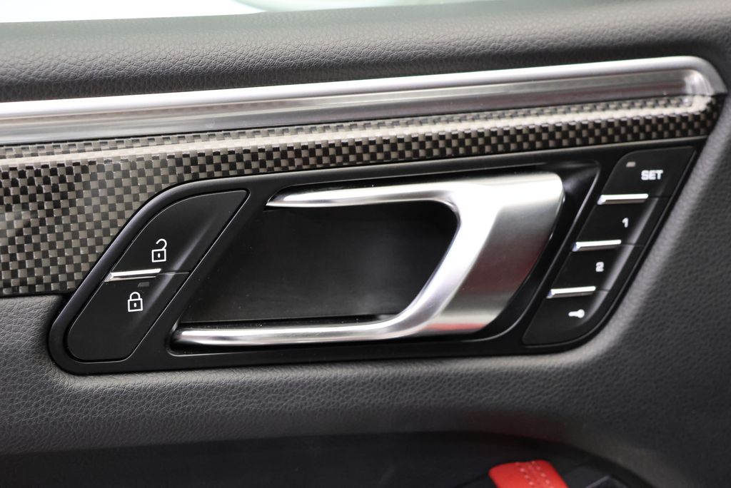 Thumbnail: 2024 Porsche Macan - 30