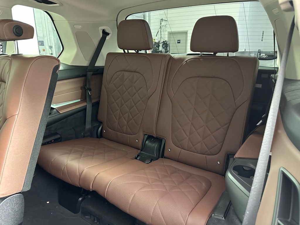 Thumbnail: 2023 BMW X7 - 28