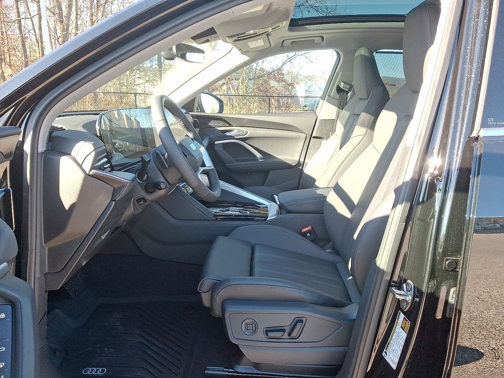 Thumbnail: 2025 Audi Q5 - 6