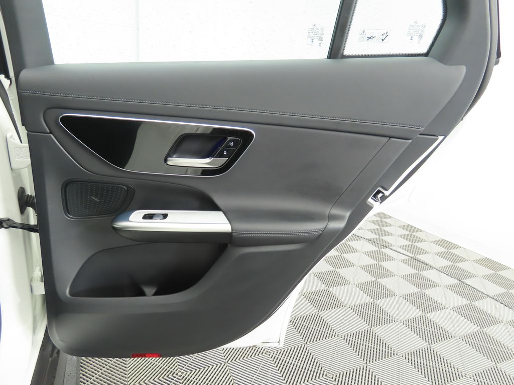 Thumbnail: 2025 Mercedes-Benz GLC - 27