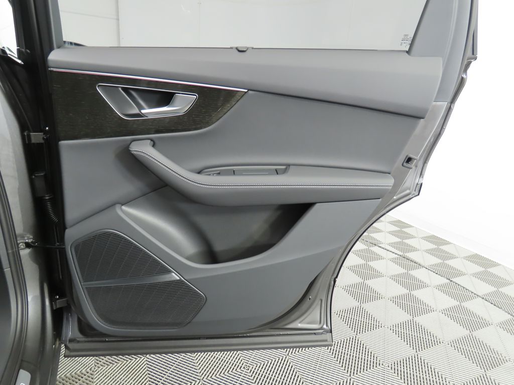 2025 Audi Q7  29
