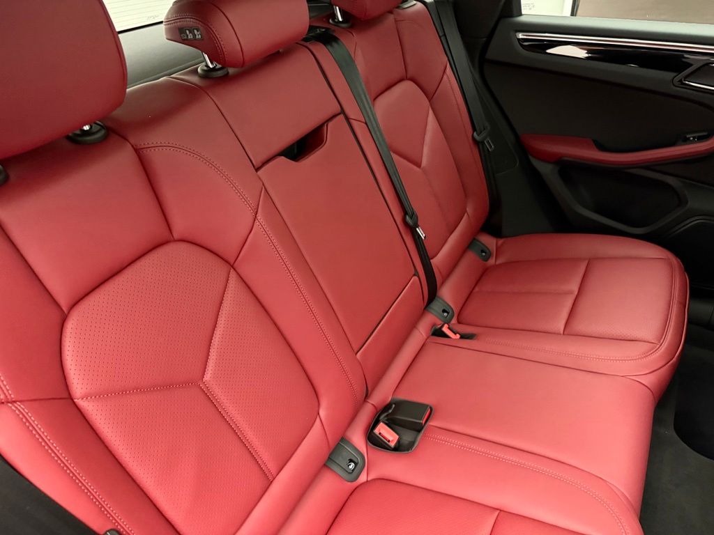 Thumbnail: 2026 Porsche Macan - 31