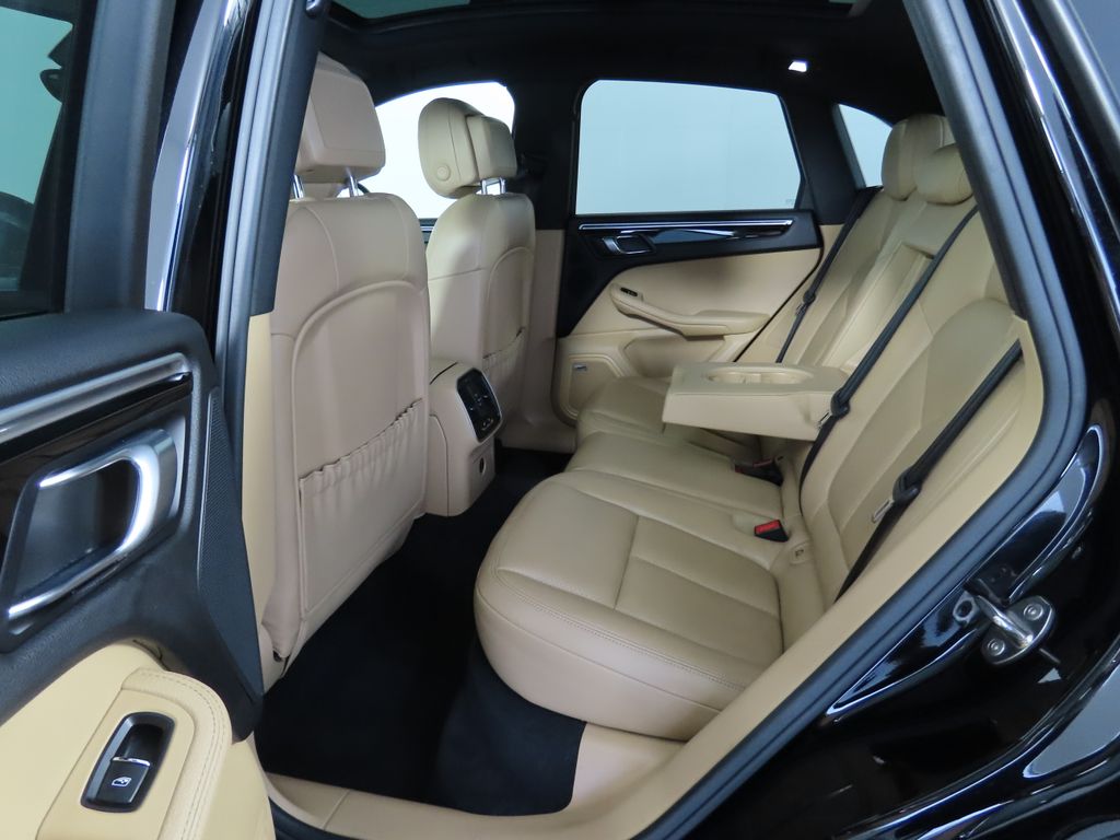 2017 Porsche Macan Base 21