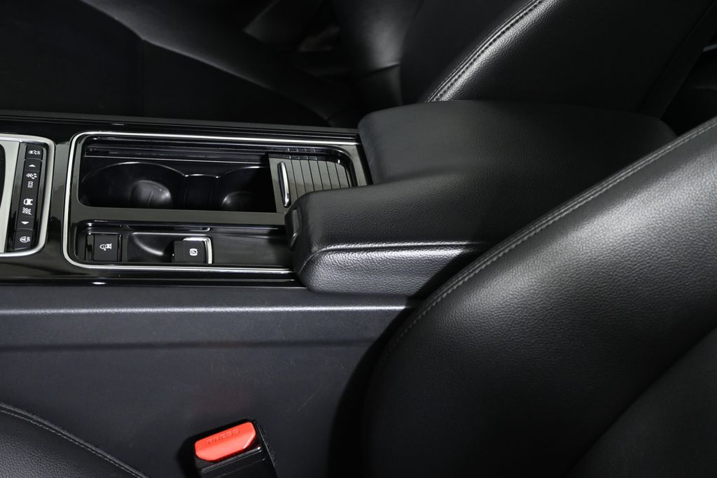 Thumbnail: 2018 Jaguar XE - 27