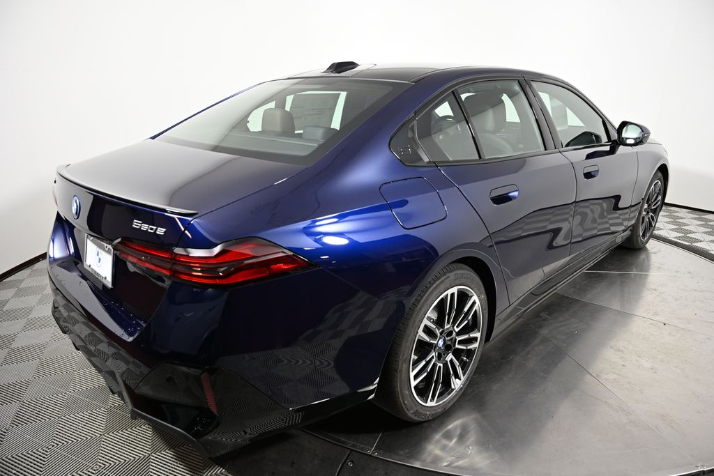 Thumbnail: 2026 BMW 5 Series - 5