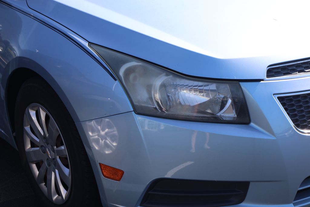 Thumbnail: 2011 Chevrolet Cruze - 4