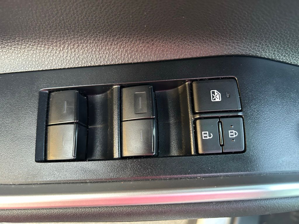 Thumbnail: 2024 Toyota Highlander - 18