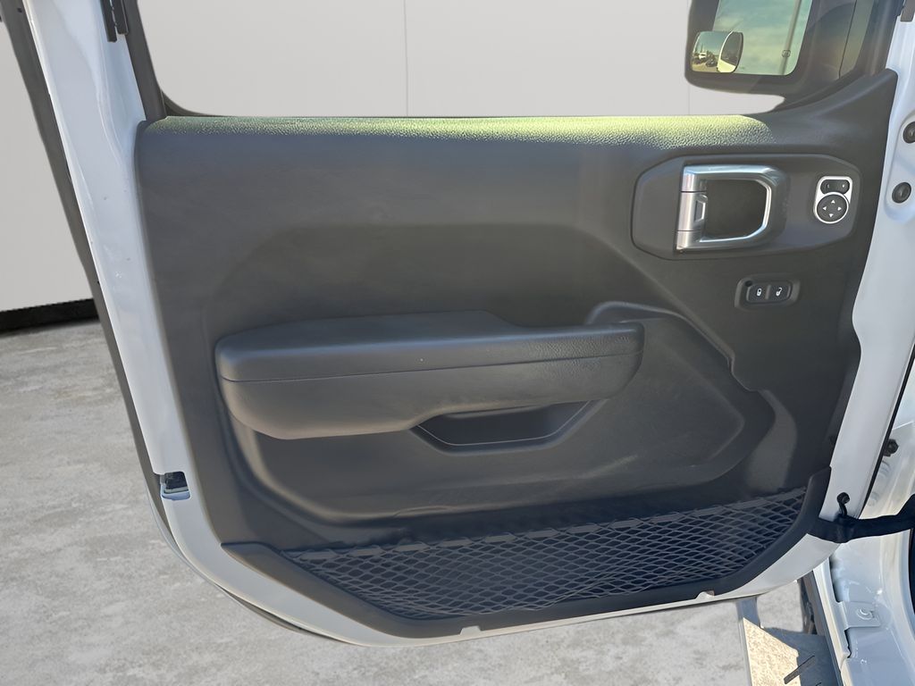 Used 2022 White Jeep Unlimited Sport S image 24