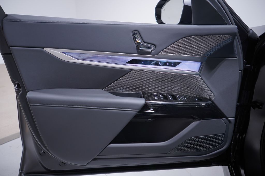 Thumbnail: 2026 BMW 7 Series - 12