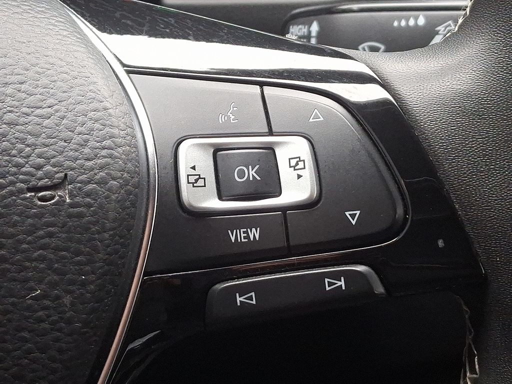 Thumbnail: 2021 Volkswagen Tiguan - 22