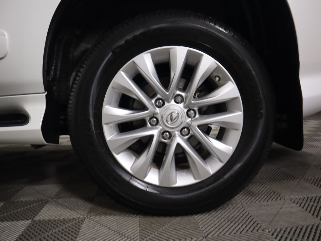2017 Lexus GX 460 32