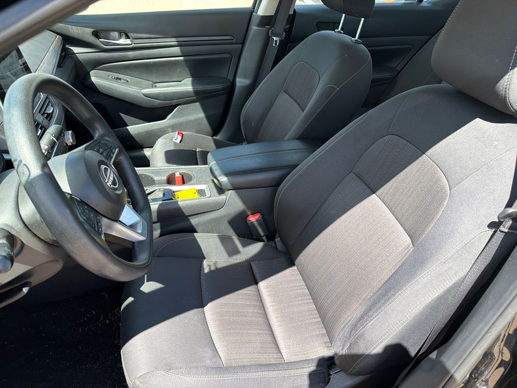 Used 2025 Black Nissan 2.5 SV image 9