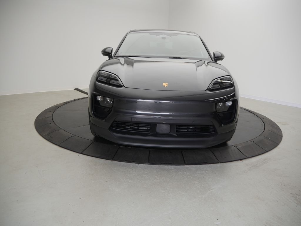 Thumbnail: 2026 Porsche Macan - 10