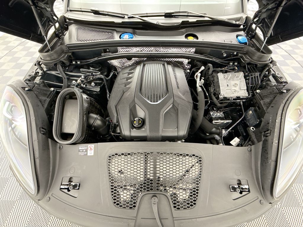 Thumbnail: 2025 Porsche Macan - 30