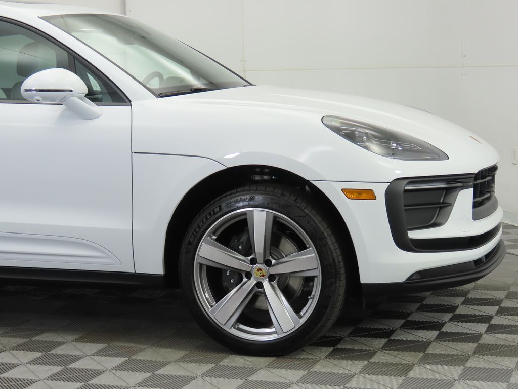 Thumbnail: 2025 Porsche Macan - 11