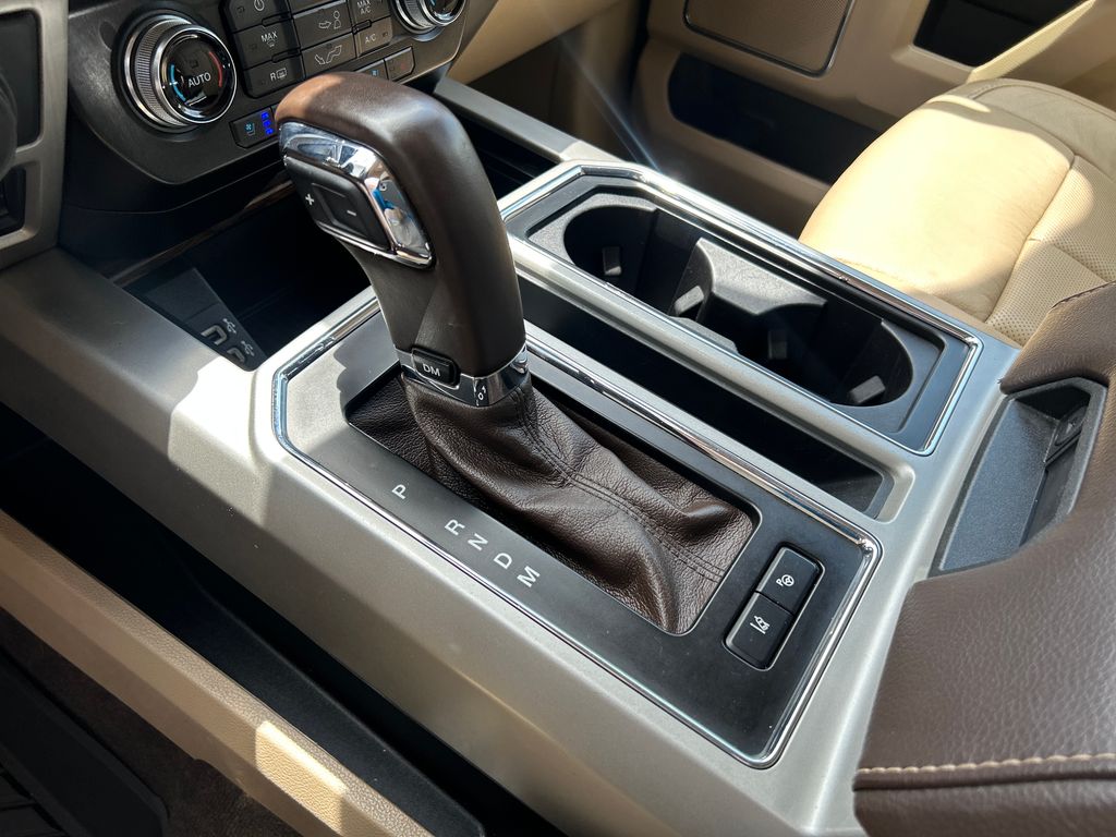 Used 2019  Ford Lariat image 18
