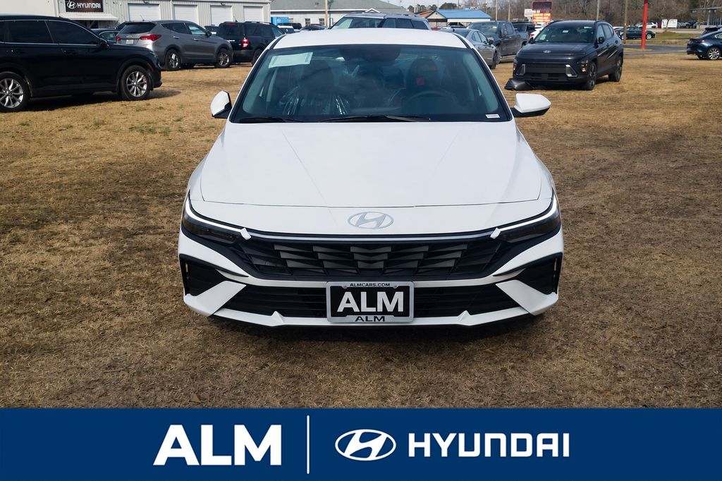 New 2026 White Hyundai SE image 3