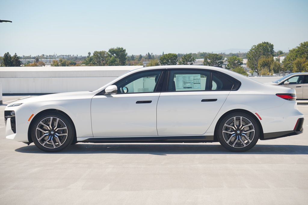 Thumbnail: 2026 BMW 7 Series - 4