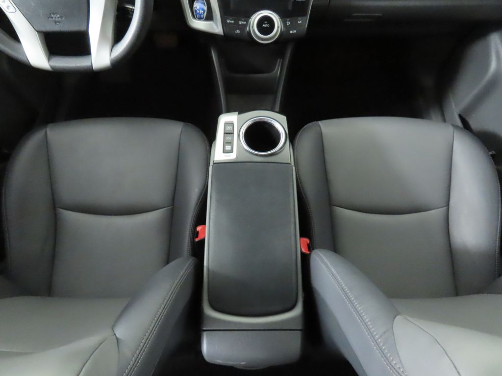 2012 Toyota Prius v Five 16