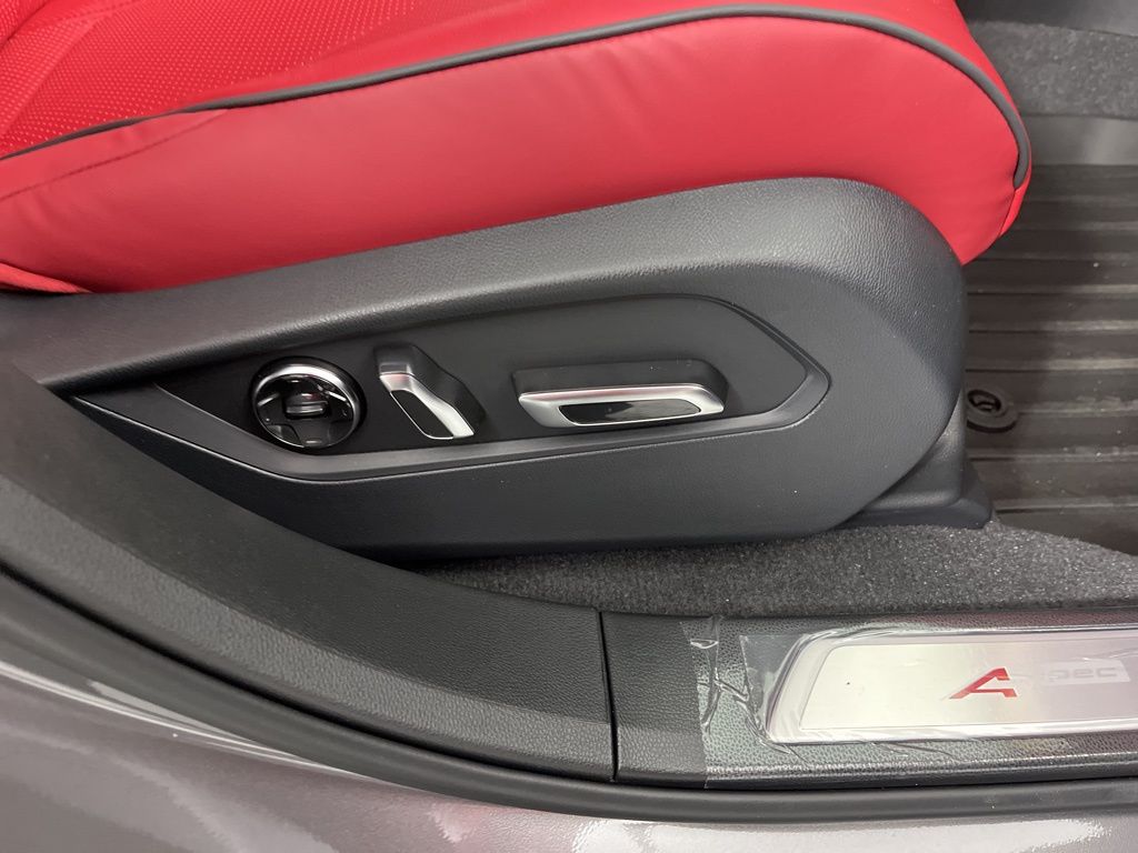 Thumbnail: 2026 Acura RDX - 9