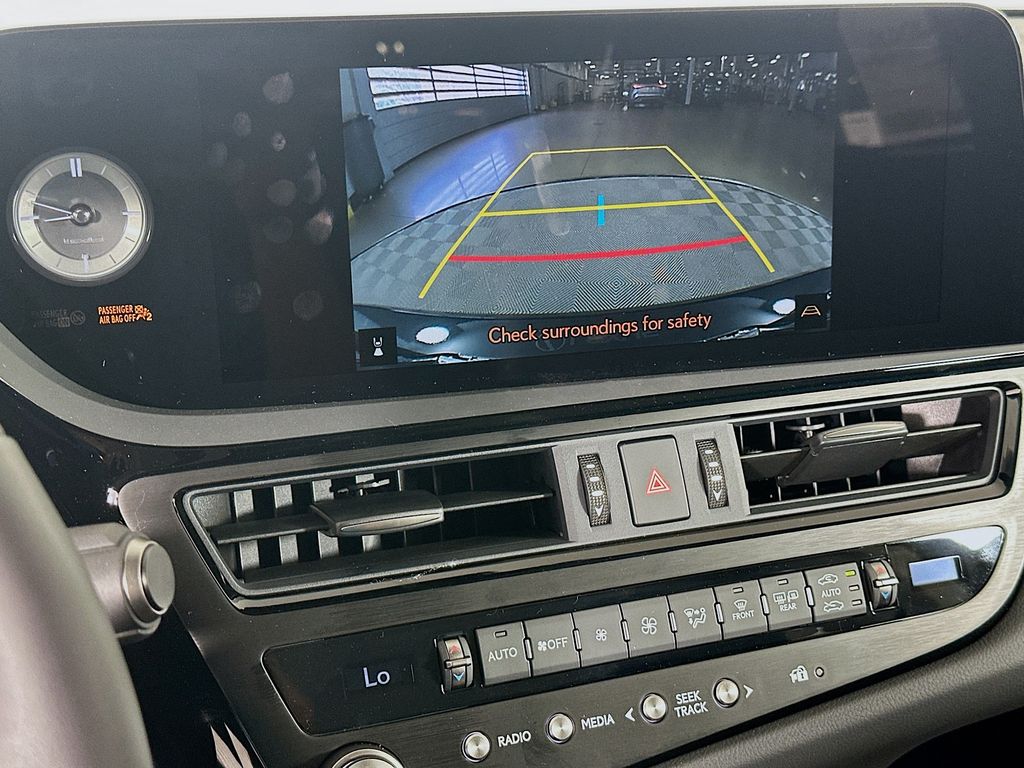 2025 Lexus ES Hybrid 300h 13