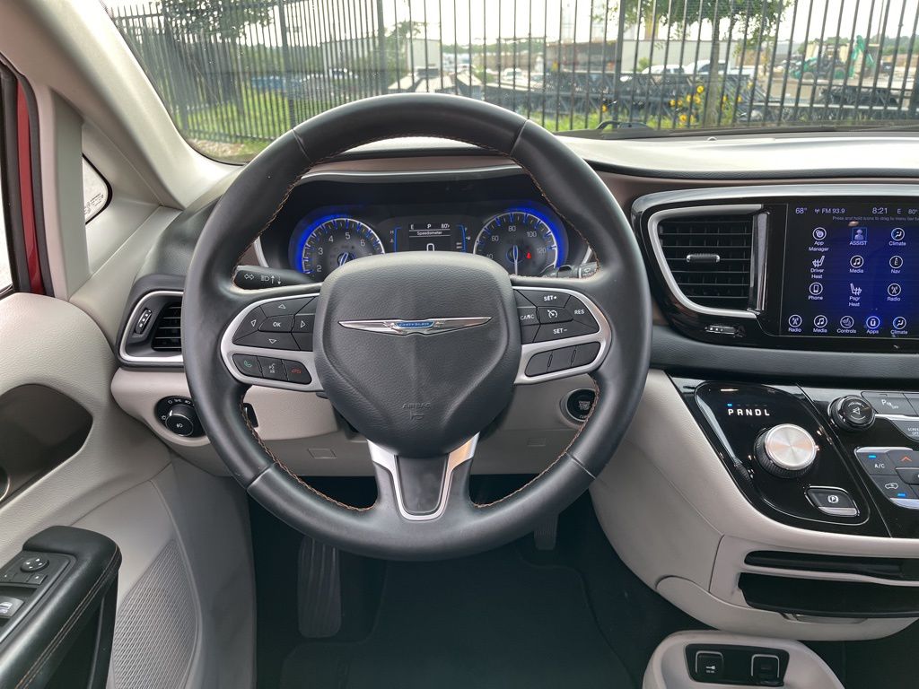 Thumbnail: 2017 Chrysler Pacifica - 16