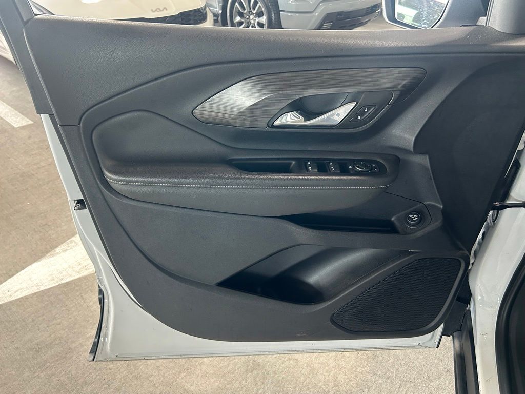 Used 2023 Summit White GMC SLE image 18