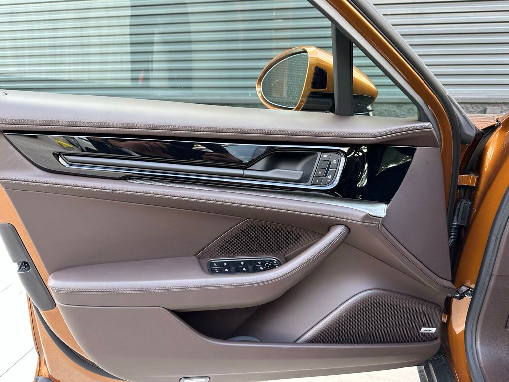 2025 Porsche Panamera  13