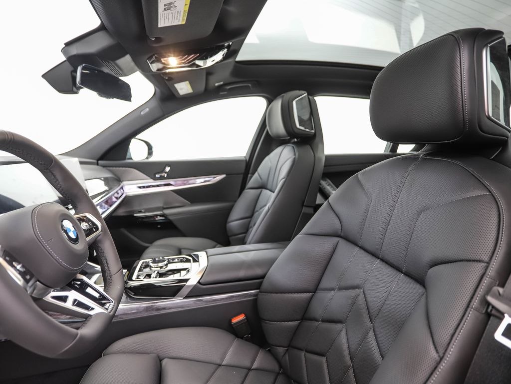 2025 BMW 7 Series 740i xDrive 11