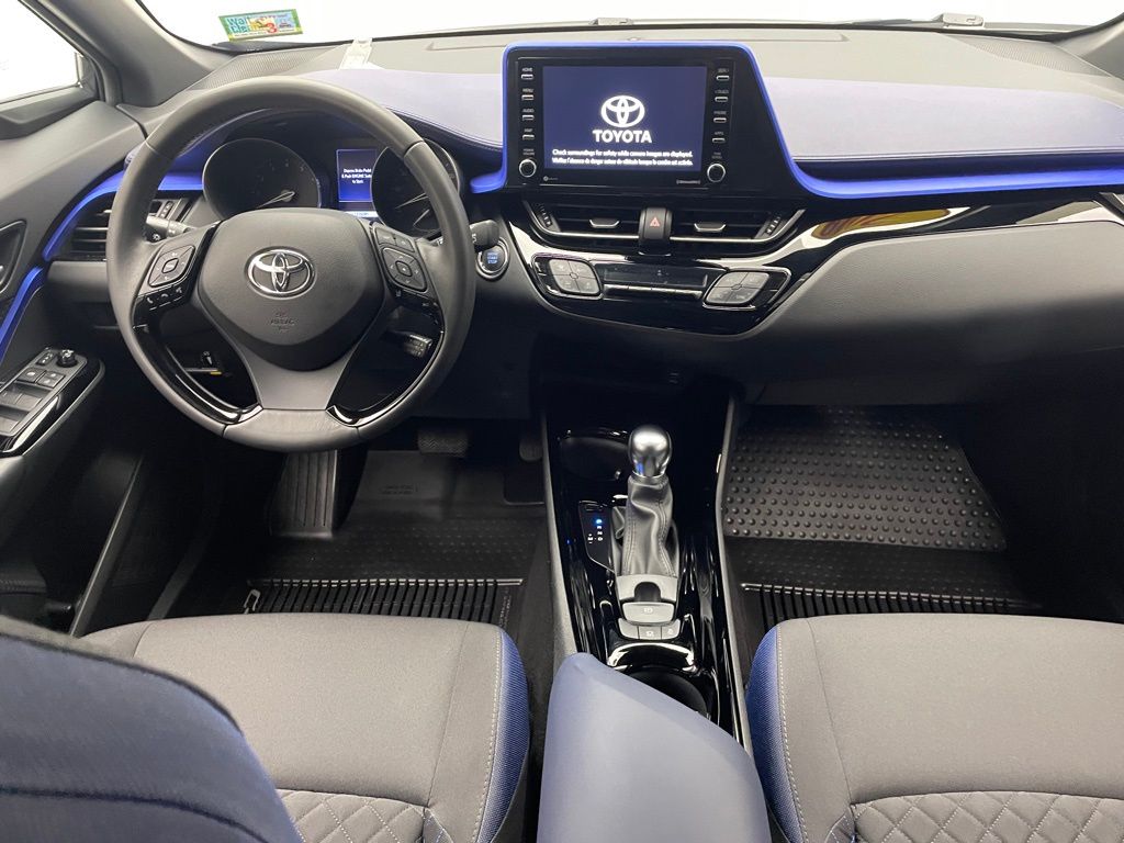 2020 Toyota C-HR XLE 18