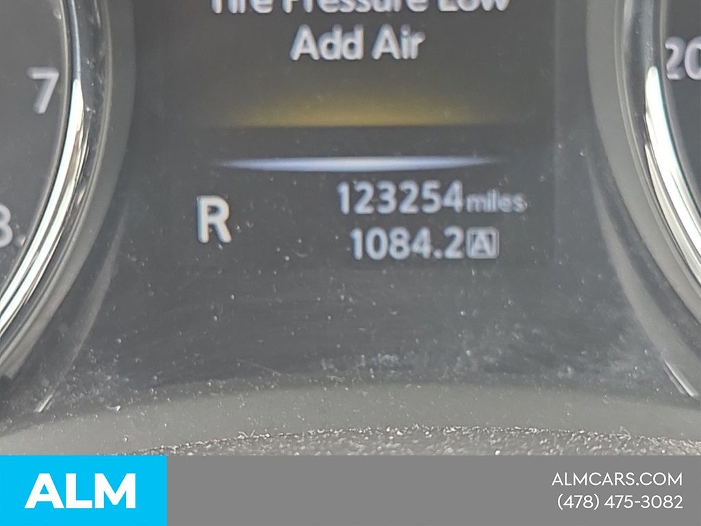 Used 2015 White Nissan SL image 21
