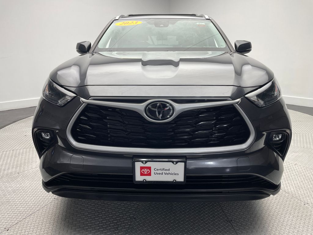 Thumbnail: 2023 Toyota Highlander - 2